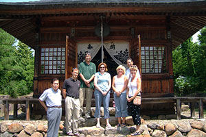 史跡慧日寺跡の見学の様子（馬頭観音）