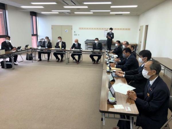 視察に訪れた比企郡町村会の皆様