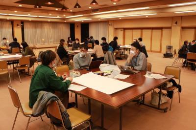 話しあう参加者