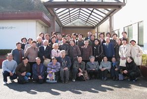 石川町保健センターにて 参加者全員で記念撮影